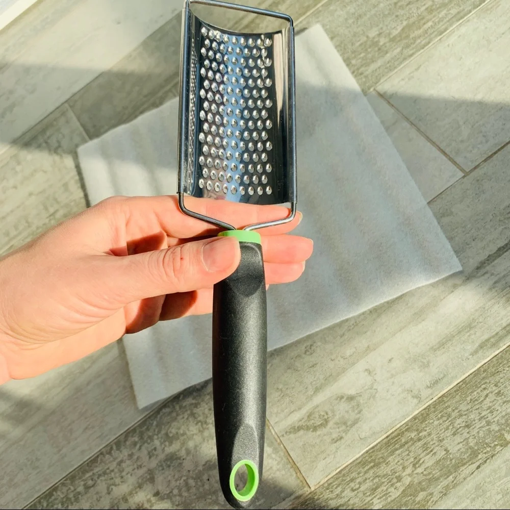 2-in-1 Cheese Zest Fine Grinder Comfort Rubber Handle